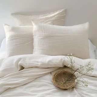 Mušelínové obliečky, ľahké ako pierko, nadčasové, ideálne ako darček k Vianociam 🧚🏻. Okrem našich plienkových a...